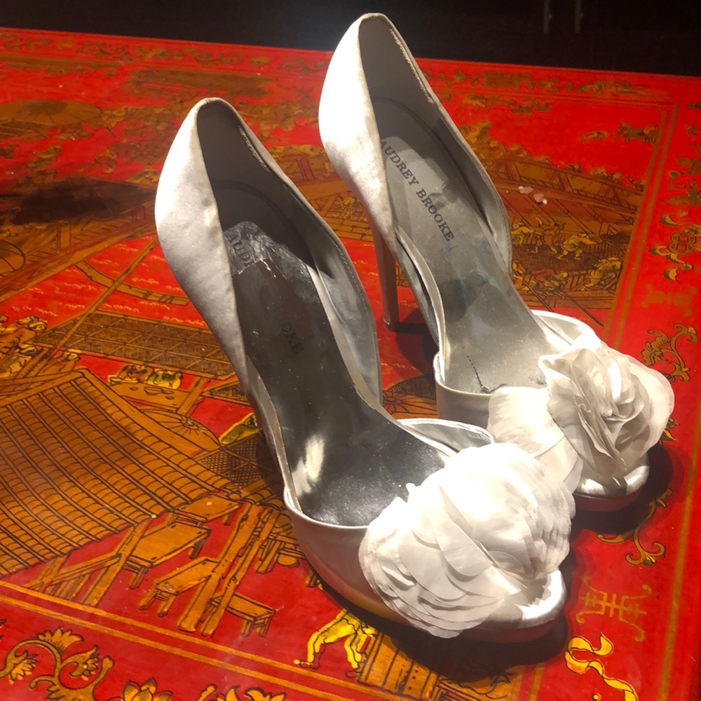Heels - Picture 2 of 2